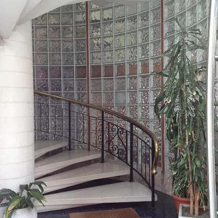 La Ronda Hotel *